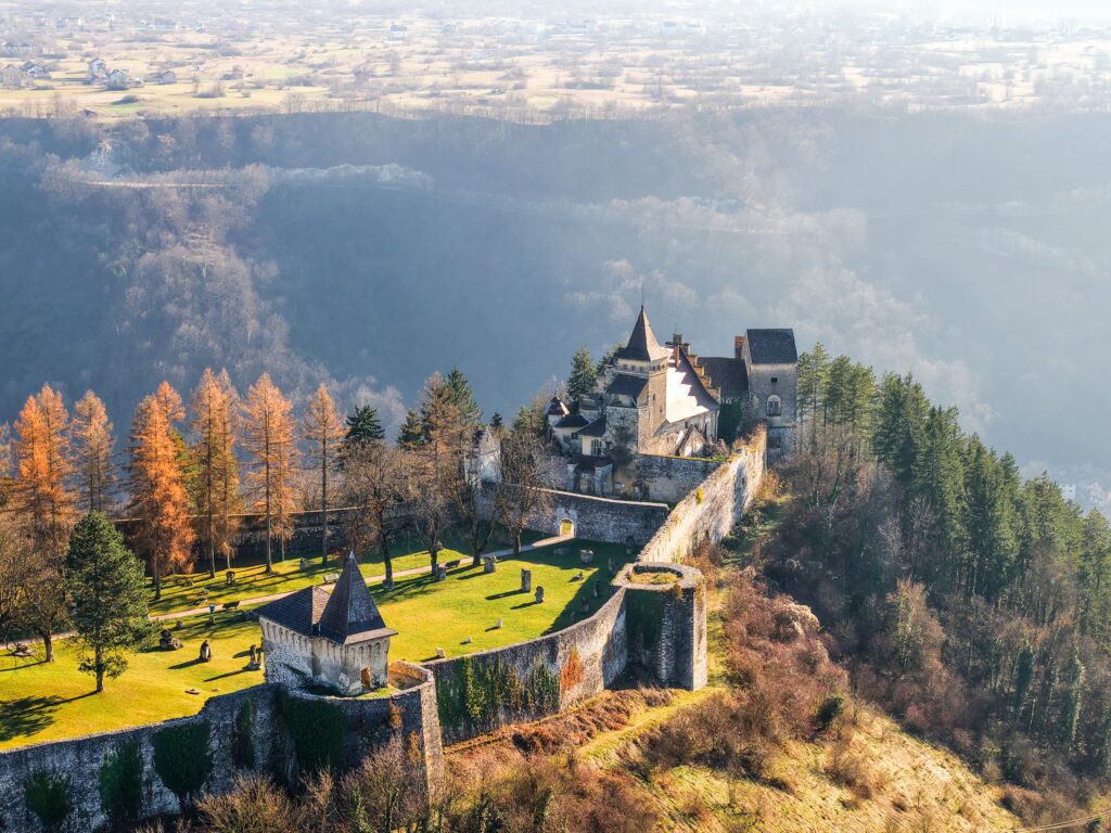 Ostrožac, Cazin